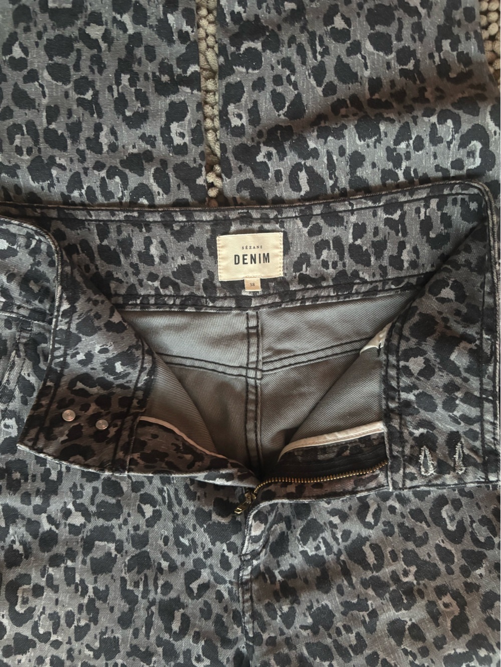 Sézane Timéo Denim Trousers Grey Leopard Print Tapered High-Rise Sz 6/38 - Picture 8 of 8